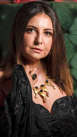 Gioconda Vessichelli graces Arpita Khan restaurant Merci (4)