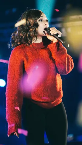 Monali Thakur health deteriorated during a live concert admitted to hospital (3)