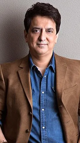 This producer helped Kriti sanon Tiger and Kartik Aaryan to cross the ocean (9)