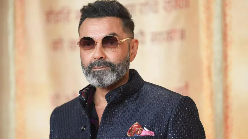 Bobby Deol House: Bobby Deol's Mumbai house is no less than a palace, more than 15 members live with Dharmendra