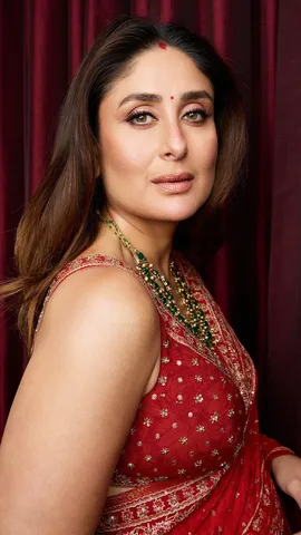 Kareena Kapoor Khan spoke on her distance from intimate scenes, (10)