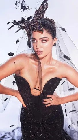 Wamiqa Gabbi wore a butterfly headgear worth ₹ 1.77 lakh, (1)