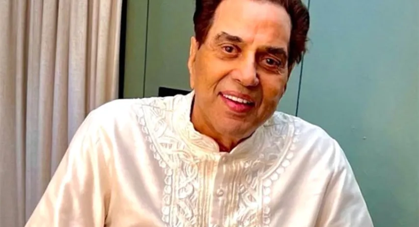 Dharmendra: Dharmendra riding a speed boat, He-Man looked in full spirit even at the age of 89