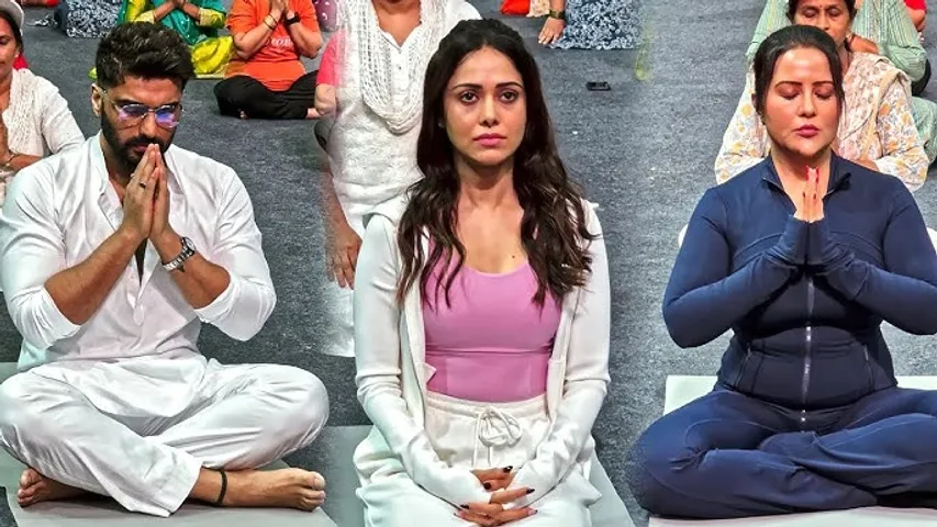 Nushrratt Bharuccha on International YOGA DAY 2025 (1)
