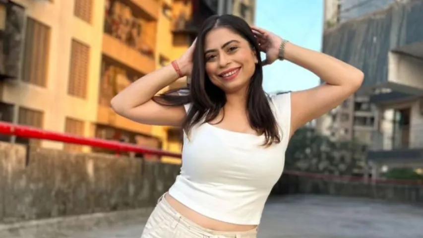 Dinky actor Komal Sachdeva always keeps food items with her.
