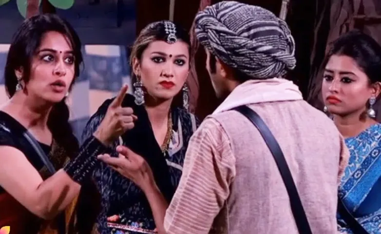 Big Boss 12 Day 74 दीपक के छूने पर दीपिका हुई आग बबूला घर में बिठाई पंचायत
