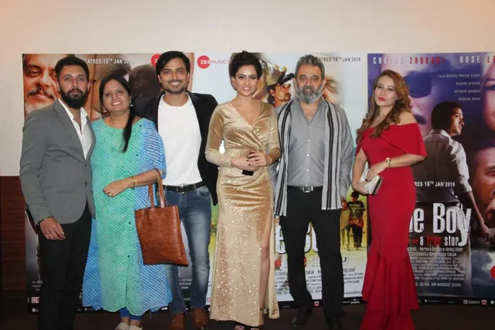 शिराज हेनरी को इंटरनेशनल फिल्म फेस्टिवल में “लिटिल ब्वॉय” फिल्म को बेस्ट फीचर फिल्म अवार्ड से सम्मानित किया गया, शिराज हेनरी को बेस्ट क्रीम स्क्रीन प्ले एंड डायलॉग राइटर का अवार्ड
