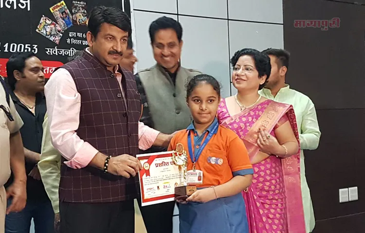 सांसद मनोज तिवारी ने किया लाडली बेटियों का सम्मान 