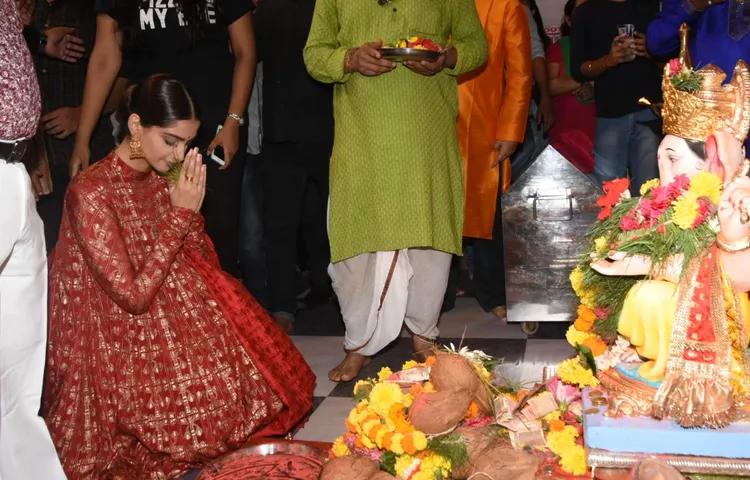 ‘द जोया फैक्टर’ की रिलीज़ से पहले गणपति बप्पा का आशीर्वाद लेने पहुंची सोनम कपूर