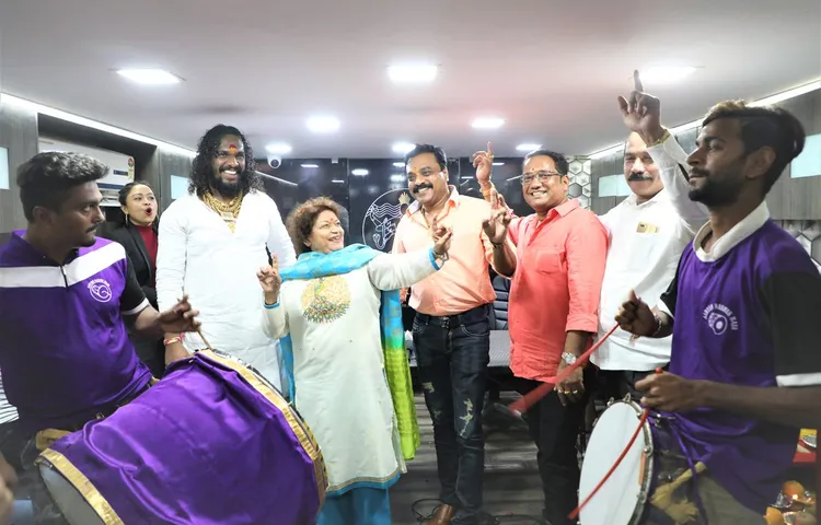 सिने डांसर्स एसोसिएशन की ब्रांड एंबेसडर सरोज खान सिने डांसर्स की बालिकाओं के लिए मुफ्त शिक्षा लागू करेंगी!