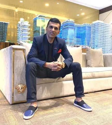 दो कॉमेडी फिल्मों को अंतिम रूप देने देने में जुटे हैं निर्माता आनंद पंडित