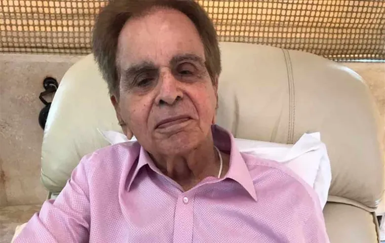 दिलीप कुमार को सांस लेने में तकलीफ होने के बाद हिंदुजा हॉस्पिटल में भर्ती कराया गया