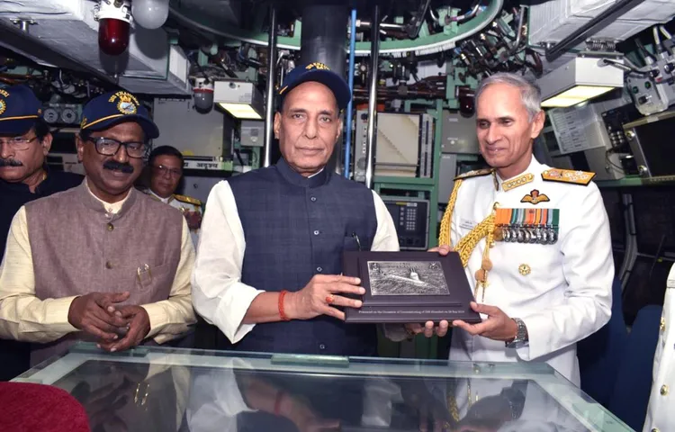 रक्षामंत्री राजनाथ सिंह ने किया INS विक्रमादित्य का दौरा, नेवी और कोस्ट गार्ड की तारीफ की