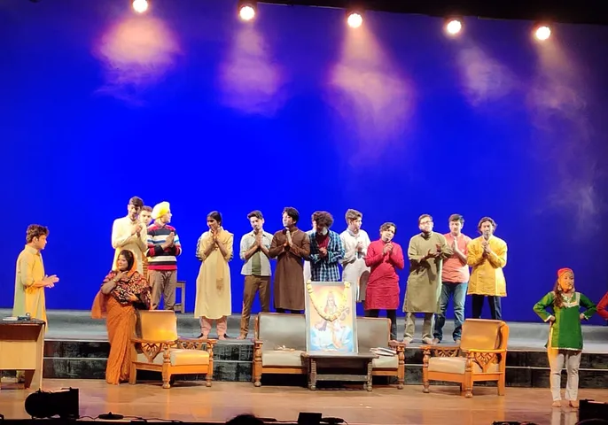 दिल्ली में थिएटर की शुरुआत कश्मीरी पंडितों की कहानी रिफ्यूजी कैम्प के साथ