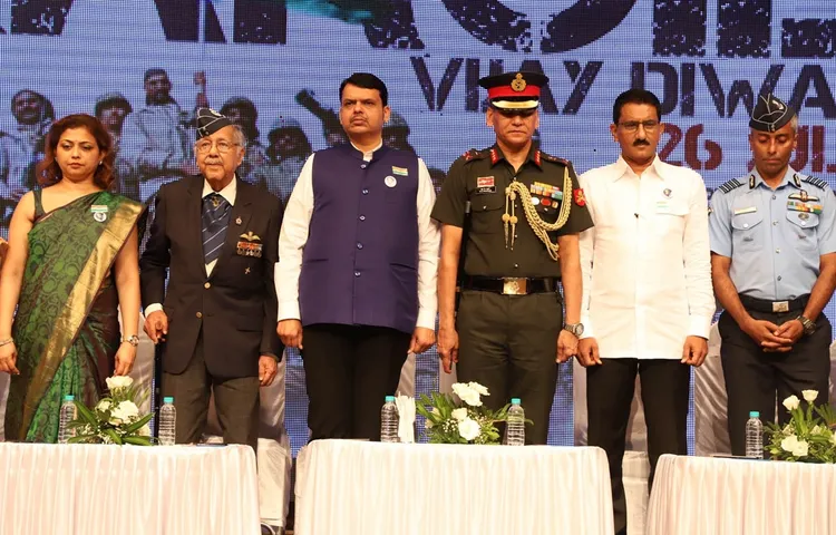 अथर्व फाउंडेशन का 20 वां कारगिल विजय दिवस मुख्यमंत्री देवेंद्र फडणवीस के हाथों वीर जवानों का सम्मान