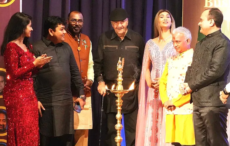 डॉ.अनिल नायर द्वारा FMBAF अवार्ड्स 2023 सीज़न 6 का भव्य आयोजन किया गया 