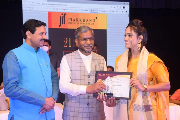 अभिनेत्री रोशनी सिंह को मिला झारखंड कला रत्न का सम्मान