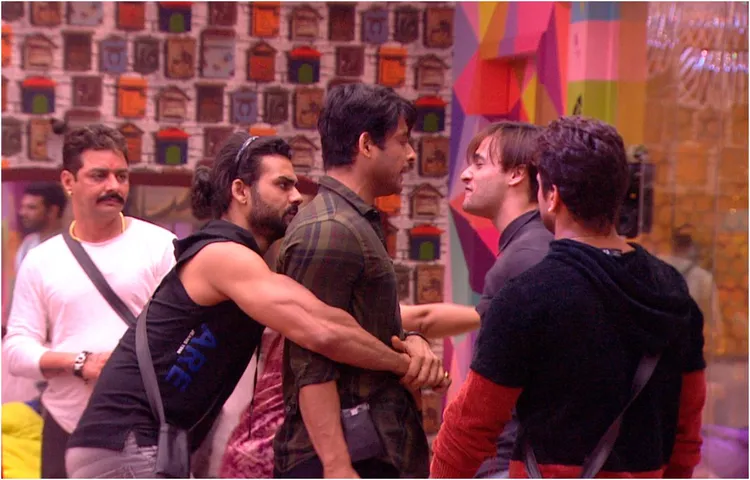 Bigg Boss-13, Day-52: घर में हुआ एक शॉकिंग बदलाव, अब रश्मि कर रही हैं आसिम का सपोर्ट