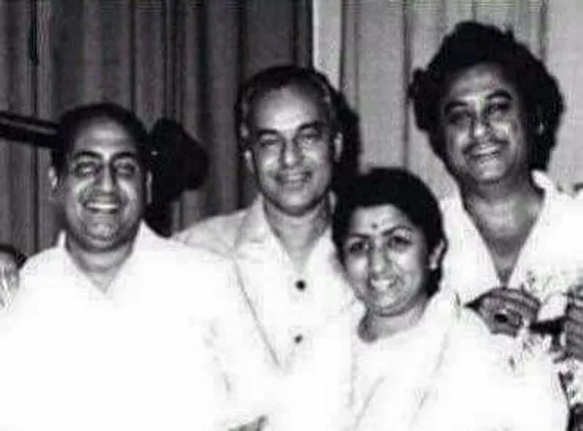 माफ करना, वो डुप्लीकेट गायक नहीं है, वो डुप्लीकेट हैं उन गायकों के जो अमर हैं