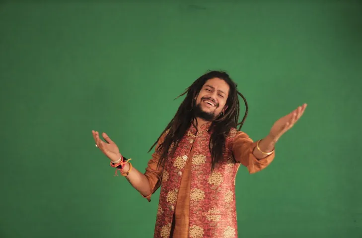 बाबा हंसराज रघुवंशी अपने नवीनतम भक्ति एकल "हजारों हैं रूप" में भगवान शिव के विभिन्न अवतारों की खोज करते हैं, जो विशेष रूप से सारेगामा भक्ति यूट्यूब चैनल पर उपलब्ध है