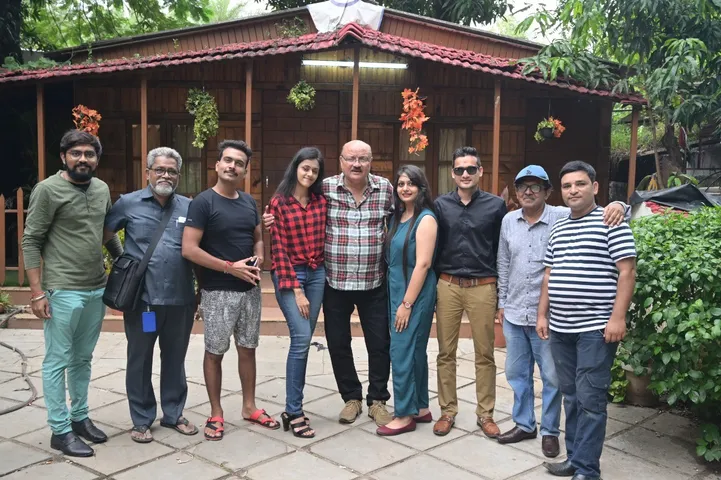 आजकल के युवाओं के लिविंग रिलेशन पर आधारित फिल्म 'लिविंग रिलेशन'