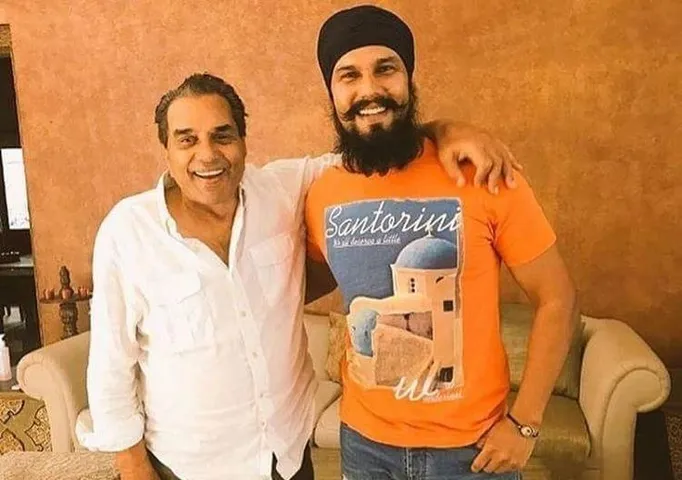 एक्टर रणदीप हुड्डा को उनके हॉट लुक पर सदी के महान अभिनेता धर्मेंद्र जी ने सराहा, धरम जी ने ट्वीट कर रणदीप की तारीफ की