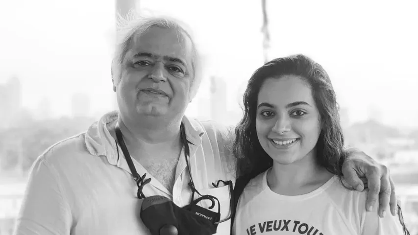 अभिनेत्री Resham Sahni अपनी मूवी फ़राज़ को थिएटर में देख हुई इमोशनल