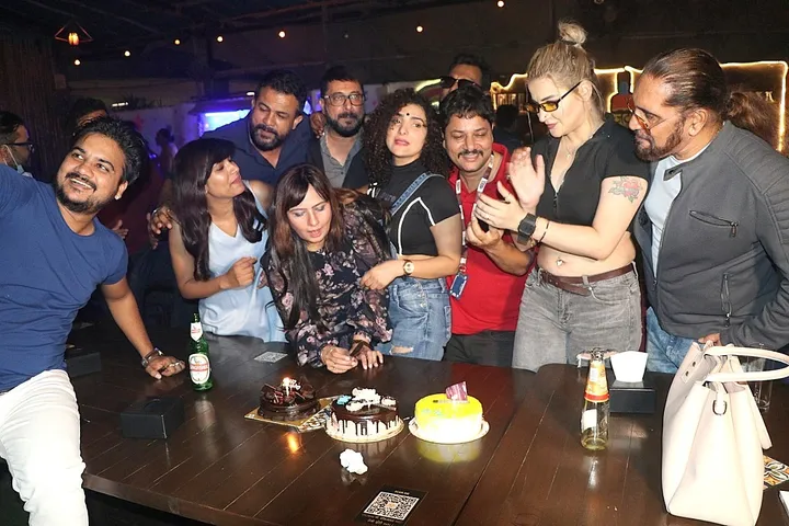अभिनेत्री अनुपम शुक्ला ने जन्मदिन मनाया, देखिये फोटोज