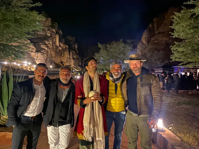 अली फज़ल ने हॉलीवुड फिल्म 'कंधार' के सेट पर से जेरार्ड बटलर के साथ कुछ मस्ती भरे पल की तस्वीरें सांझा की