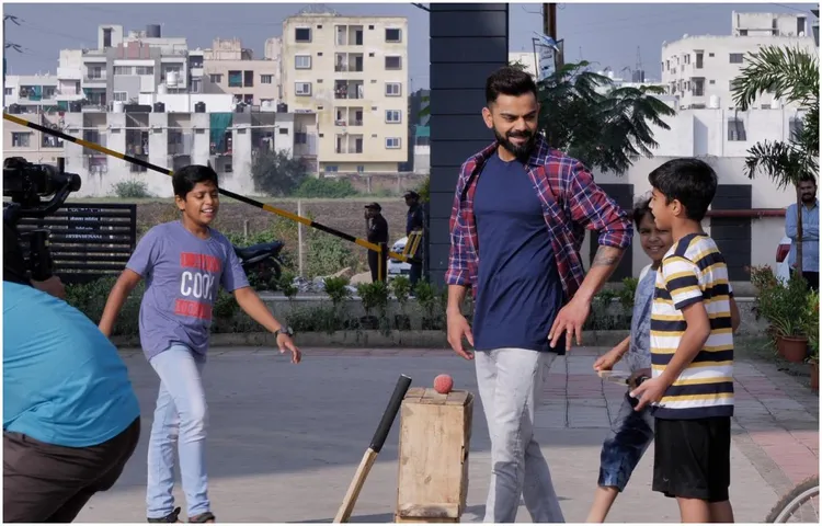 विराट कोहली ने इंदौर की गलियों में बच्चों के साथ खेला क्रिकेट