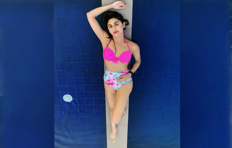 चंड़ीगढ़ में हॉलीडे एंजॉय कर रही हैं क्रिस्टल डिसूजा, शेयर की सेक्सी तस्वीरें