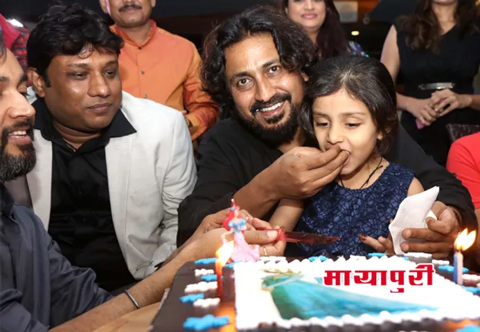 निर्देशक विनोद कापड़ी ने सेलिब्रेट किया मायरा विश्वकर्मा का जन्मदिन