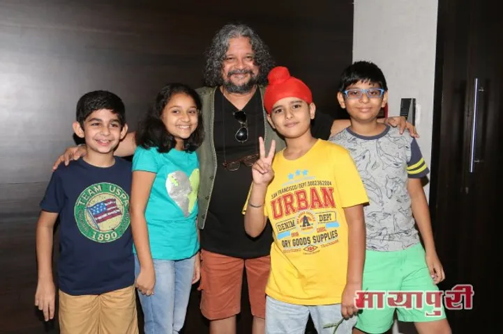 निर्देशक अमोल गुप्ते ने बच्चों के साथ मिलकर लॉन्च किया अपनी फिल्म ‘स्निफ’ का ट्रेलर