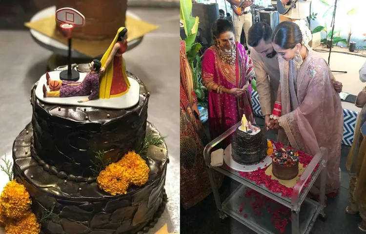 PICS: सोनम और आनंद ने शादी के बाद काटा केक, शामिल हुए ये स्टार्स