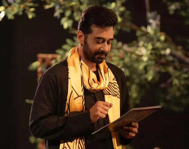 अभिनेता फैसल कुरैशी ने ज़ी थिएटर के यार जुलाहे में मंटो की कहानी ग़ुस्ल खाना पढ़ी