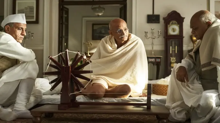 REVIEW GANDHI–GODSE EK YUDH: यदि आप धैर्यवान हैं तो देखने योग्य है