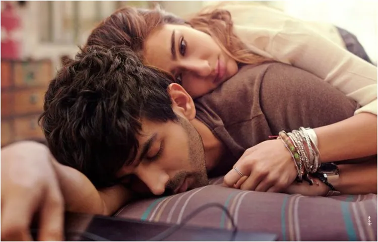 ब्रेकअप की खबरों के बीच 'लव आज कल' का पोस्टर हुआ रिलीज, सारा और कार्तिक की दिखी लव केमिस्ट्री