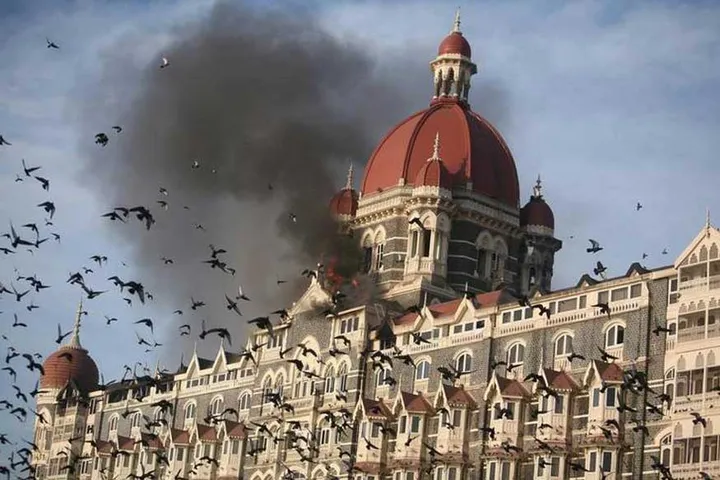 बॉलीवुड सितारों ने भी 26/11 के आतंकी हमले के शहीदों को दी श्रद्धांजलि
