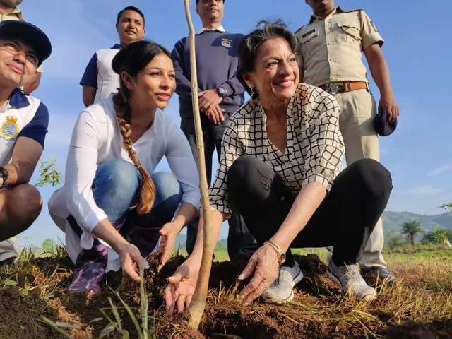 तनीषा मुखर्जी और तनुजा अपने एनजीओ 'स्टाम्प' के माध्यम से धरती को बचाने के मुहिम में