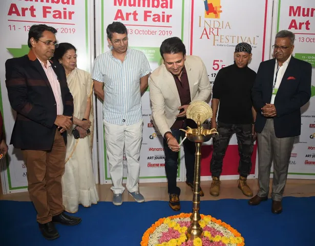 विवेक ओबेरॉय, पूजा बेदी, मधुश्री और कुणाल कोहली के हाथों हुआ प्रतिष्ठित मुंबई आर्ट फेयर का अनावरण