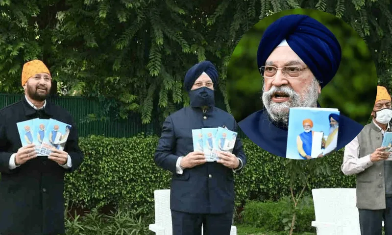 श्राी हरदीप सिंह पुरी के साथ श्राी प्रकाश जावड़ेकर ने ‘पीएम मोदी और उनकी सरकार की सिखों के साथ खास रिश्ते’ पर एक पुस्तक का विमोचन किया