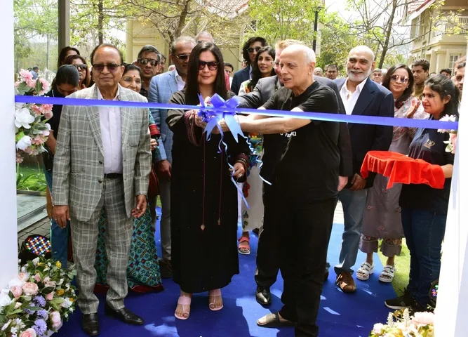 महेश भट्ट और पूजा भट्ट ने समर्पण-नशे के आदी लोगों के इलाज के लिए रेसिडेंशियल रिकवरी प्रोग्राम लांच किया