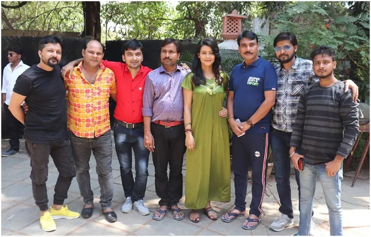 मुंबई में शुरू हुई निर्देशक ब्रजेश पाठक की भोजपुरी फिल्म ‘हत्यारा’ की शूटिंग