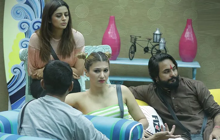 Bigg Boss 12 Day 16  नोमिनेशन की वजह से टूटा जसलीन और अनूप का रिश्ता वहीँ दीपक ने दी उर्वशी के लिए यह कुर्बानी