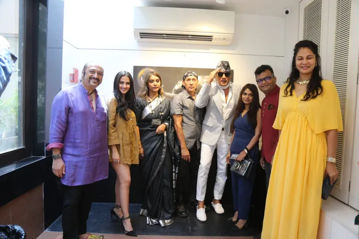 एक पेटिंग प्रदर्शनी पर जग्गू दादा ने देश के बच्चो के लिए कही ये बड़ी बात! अपने खास दोस्त गौतम और रूपाली पटोले की खुशी में हुए शामिल