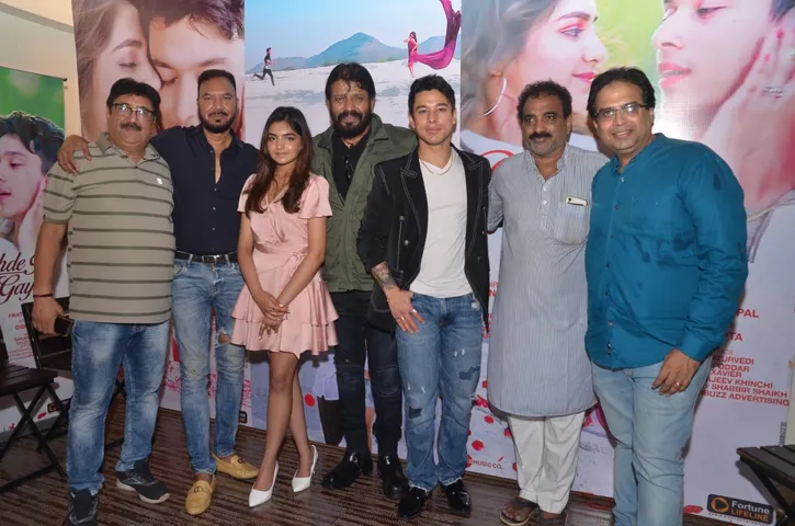Pratik Sehajpal व Disha Gupta का अल्बम "Tere Mukhde Pe Mar Gaye" रिलीज होते ही हुआ लोकप्रिय