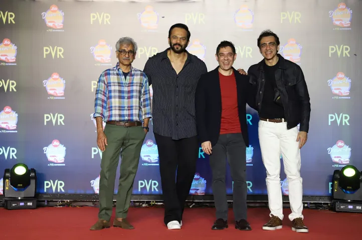 रिलायंस ने लॉन्च किया भारत का पहला ROOFTOP JIO DRIVE-IN THEATRE