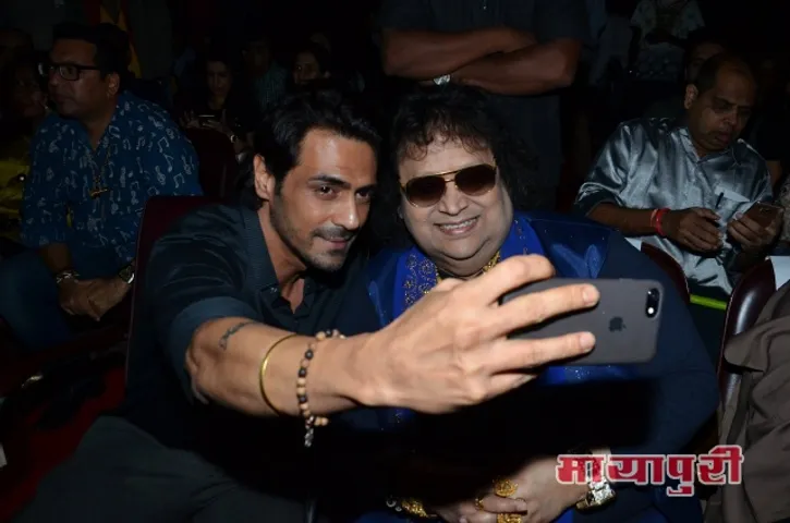 फिल्म ‘डैडी’ के नए सोंग ‘जिंदगी मेरी डांस डांस’ की स्क्रीनिंग में शामिल हुए अर्जुन रामपाल और बप्पी लहिरी