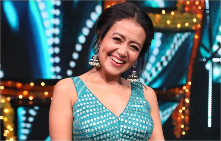 नेहा कक्कड़ ने 'इंडियन आइडल सीजन 11' के सेट पर बॉयफ्रेंड के लिए गाया 'चन्ना मेरेया'
