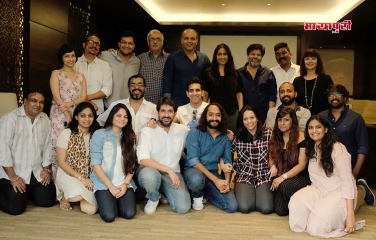 जोधा अकबर के 10 पूरे होने की ख़ुशी में आशुतोष गवारीकर ने टीम के लिए रखी रीयूनियन पार्टी